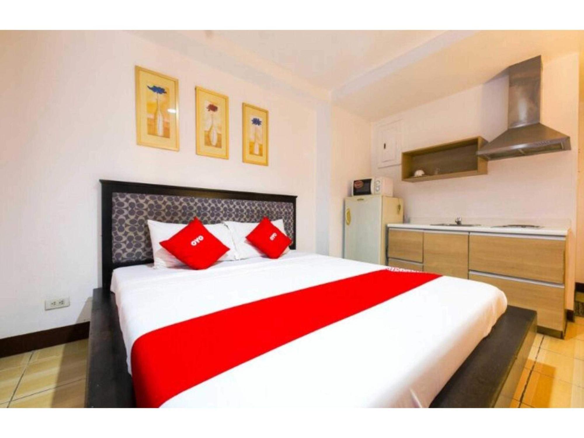 Oyo 769 Poblacion Suites Polaris Makati City Exterior foto