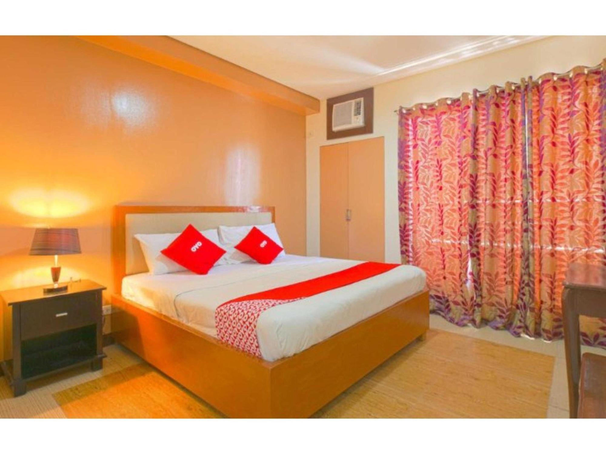 Oyo 769 Poblacion Suites Polaris Makati City Exterior foto